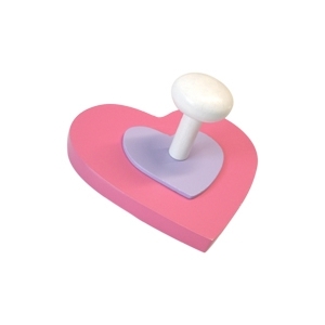 <div>PERCHA MADERA 1 CORAZON ROSA 908RS</div>